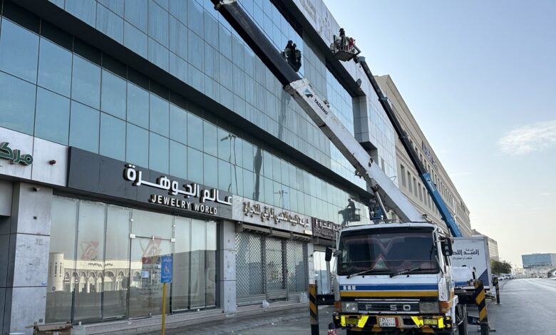 فضل شركة تنظيف واجهات زجاج بالرياض و المسماة رغوة الابداع .
تنظيف الواجهات الخارجية و الداخلية للمباني الزجاجية

يعتبر تقديم خدمة تنظيف و تلميع واجهات الكلادينج من أهم الخدمات و التي تعمل الشركة على توفيرها لجميع العملاء في الرياض و داخل المملكة،